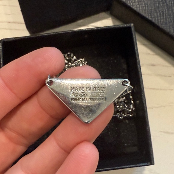 Prada - Picture 5 of 7